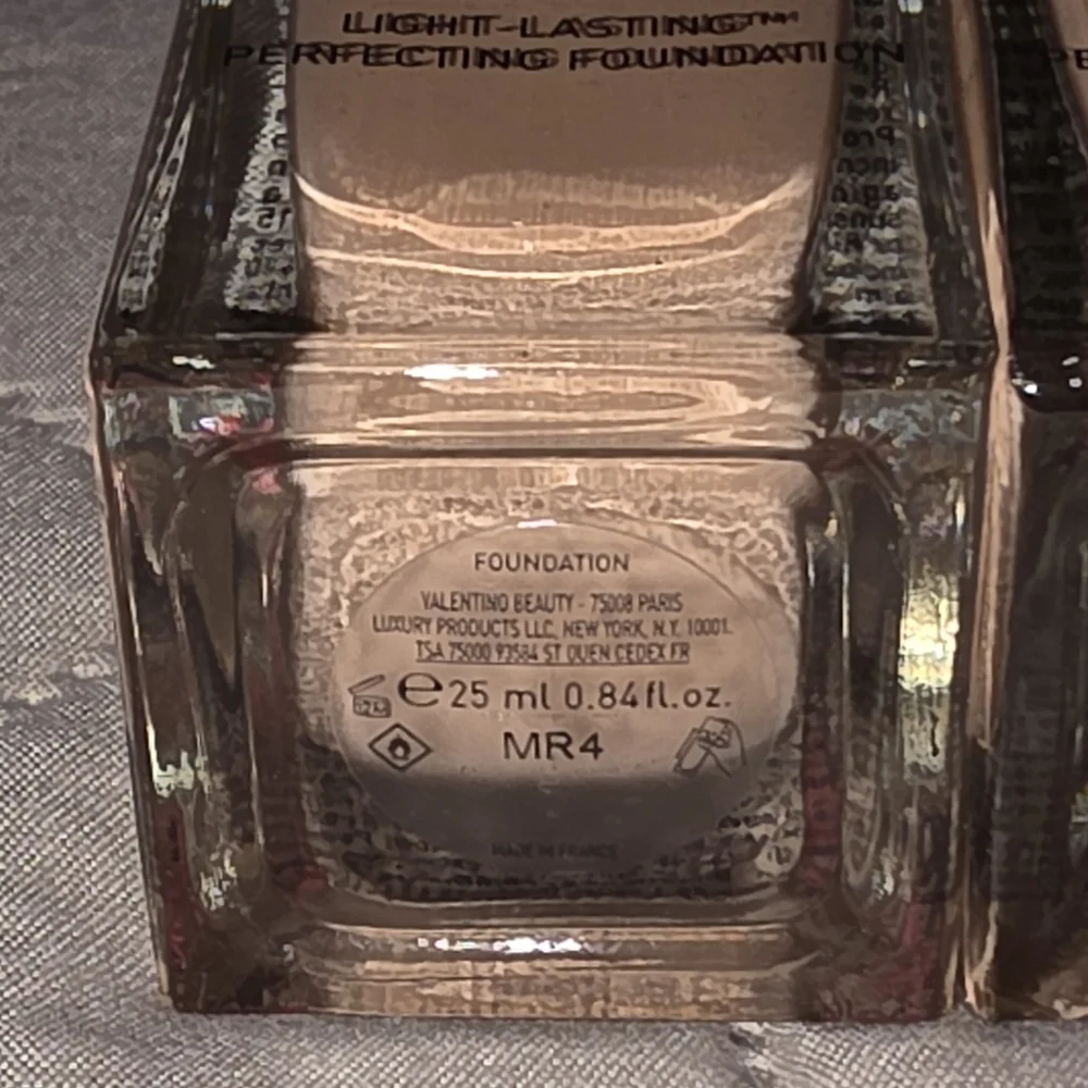 Very Valentino 24-Hour Wear Liquid Foundation - Picture 7 of 10